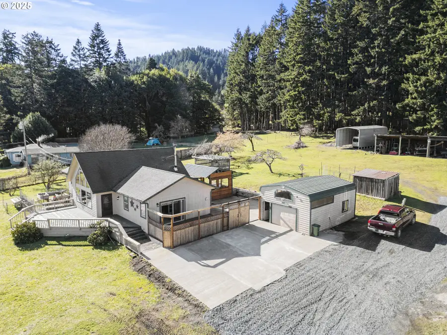 889 H Ave, Powers, OR 97466 - Image #2