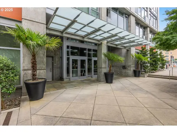 1926 W Burnside St #301, Portland, OR 97209