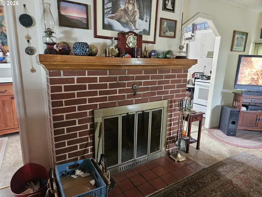 1421 NW 17th St, Lincoln City, OR 97367 - #3