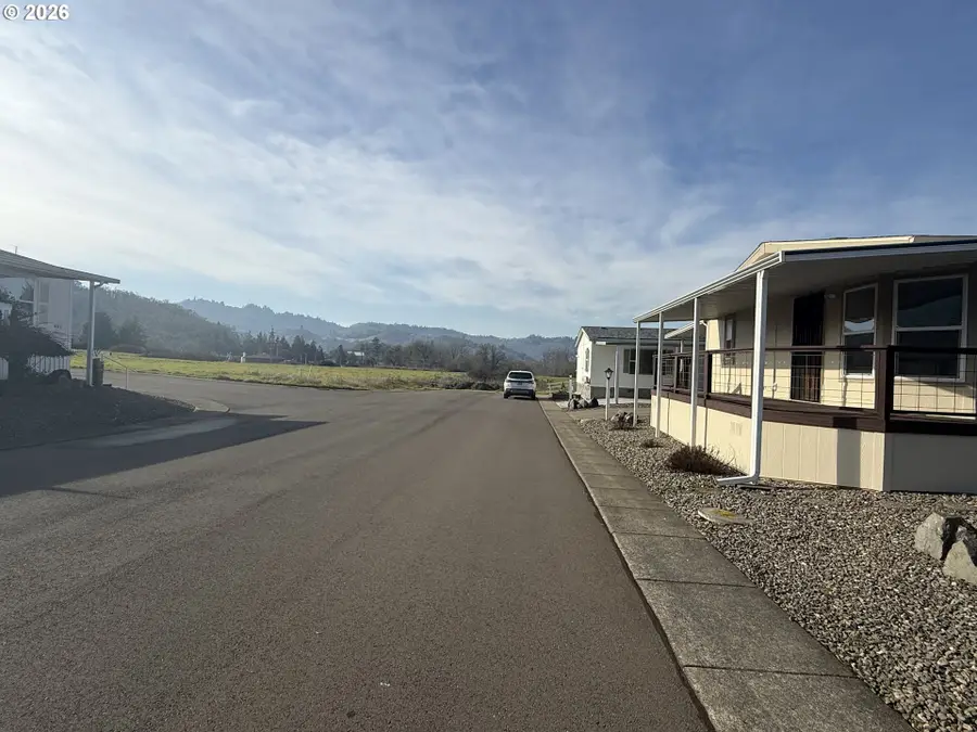 213 River Ridge Ave, Roseburg, OR 97471 - Image #3