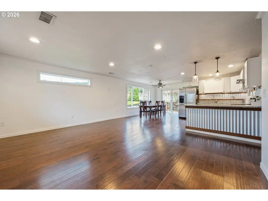 246 S 70th St, Springfield, OR 97478 - #3