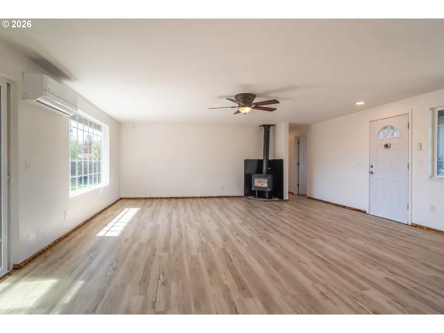 184 Chadwick Ln, Tri City, OR 97457 - #3