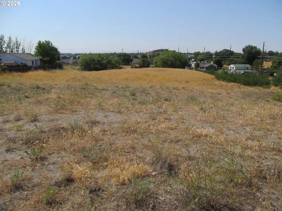 W Dusk Dr, Hermiston, OR 97838 - #1