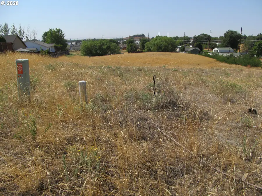 W Dusk Dr, Hermiston, OR 97838 - #2