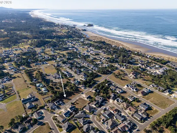 845 Rogers Pl, Bandon, OR 97411