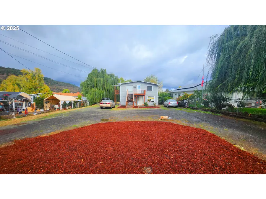 260 Pleasant Ave, Roseburg, OR 97470 - Image #2