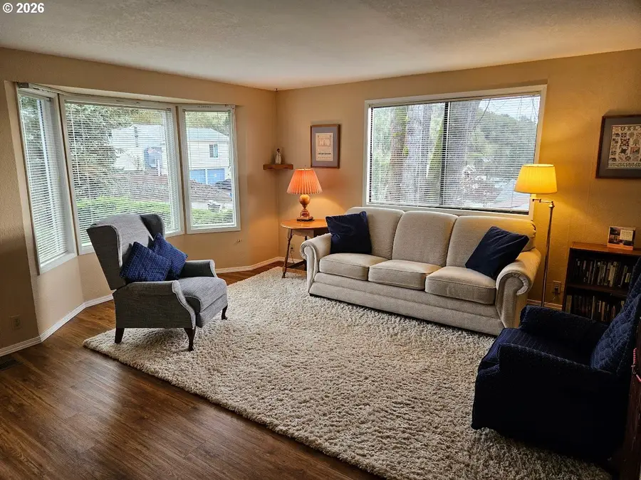 1818 NE Todd St, Roseburg, OR 97470 - Image #2