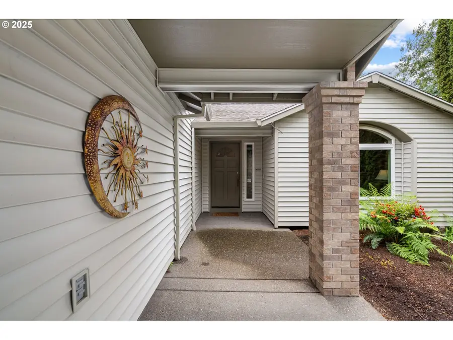 3010 SW Phyllis Dr, Gresham, OR 97080 - Image #2