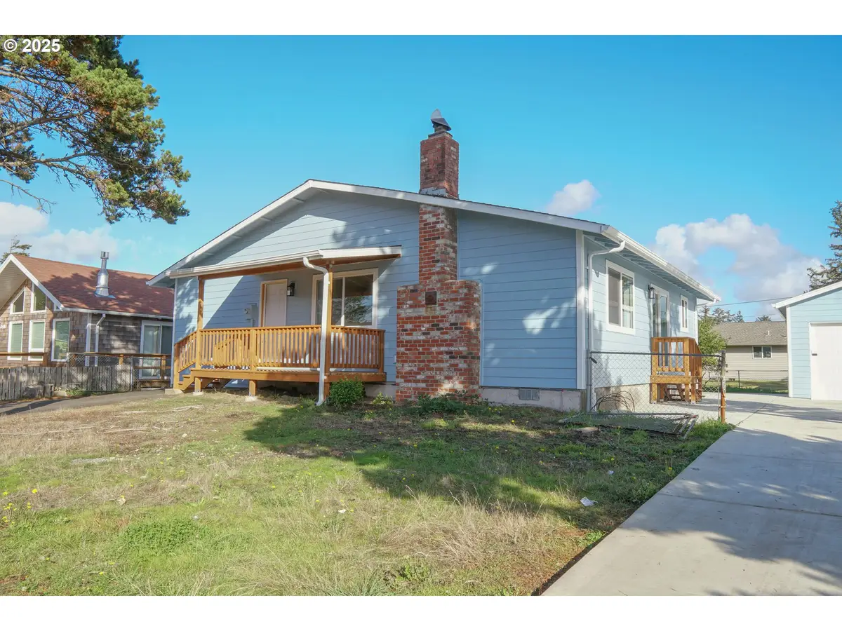 2469 Pine St, Seaside, OR 97138 - Image #1