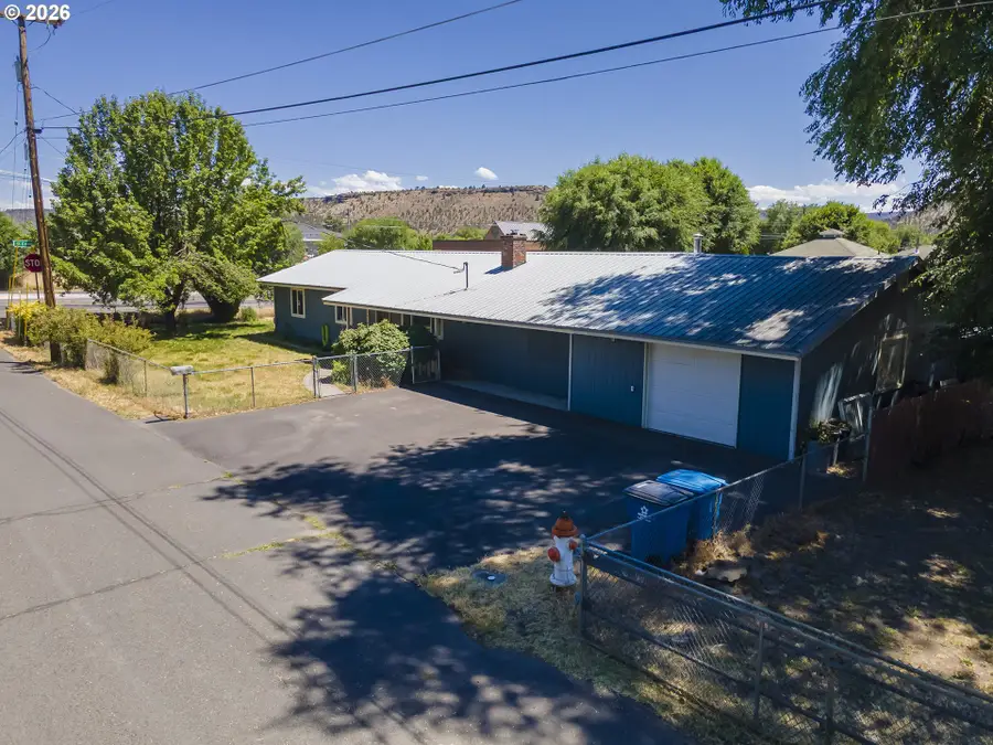 1670 SE Mountain View Dr, Prineville, OR 97754 - #2