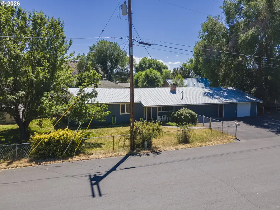 1670 SE Mountain View Dr, Prineville, OR 97754 - #3