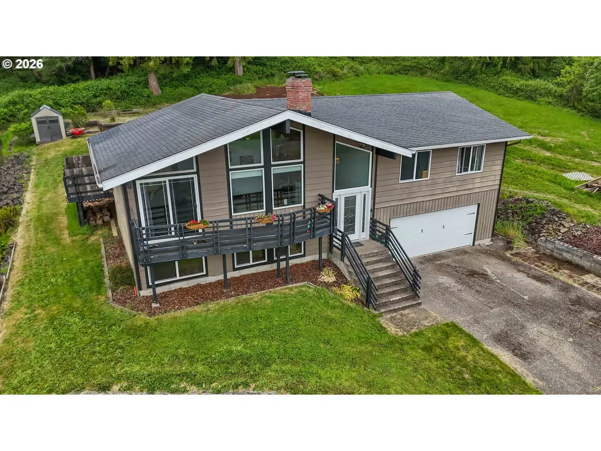 209 Curtis Dr, Longview, WA 98632 - #1