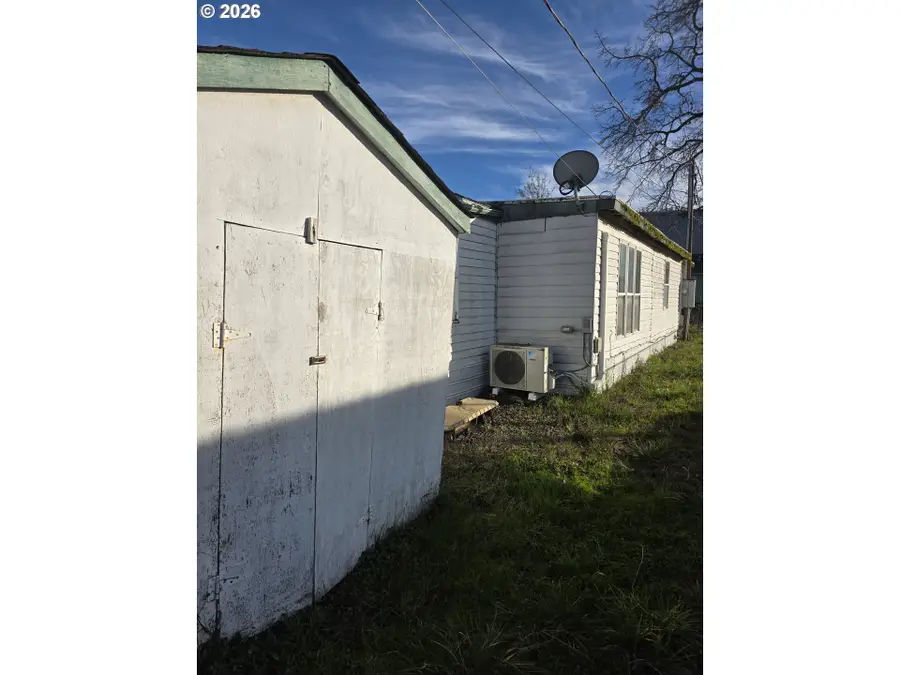 463 SE Gregory Dr, Winston, OR 97496 - #2