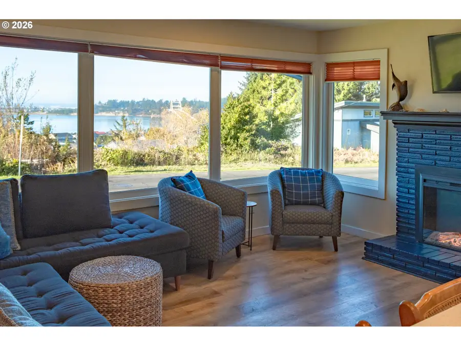 345 S Crestline Dr, Waldport, OR 97394 - Image #2