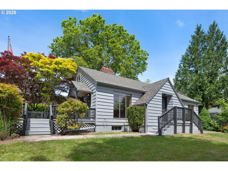 6810 SW Canyon Crest Dr, Portland, OR 97225 - #2