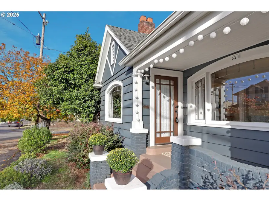 621 NE Ainsworth St, Portland, OR 97211 - Image #2