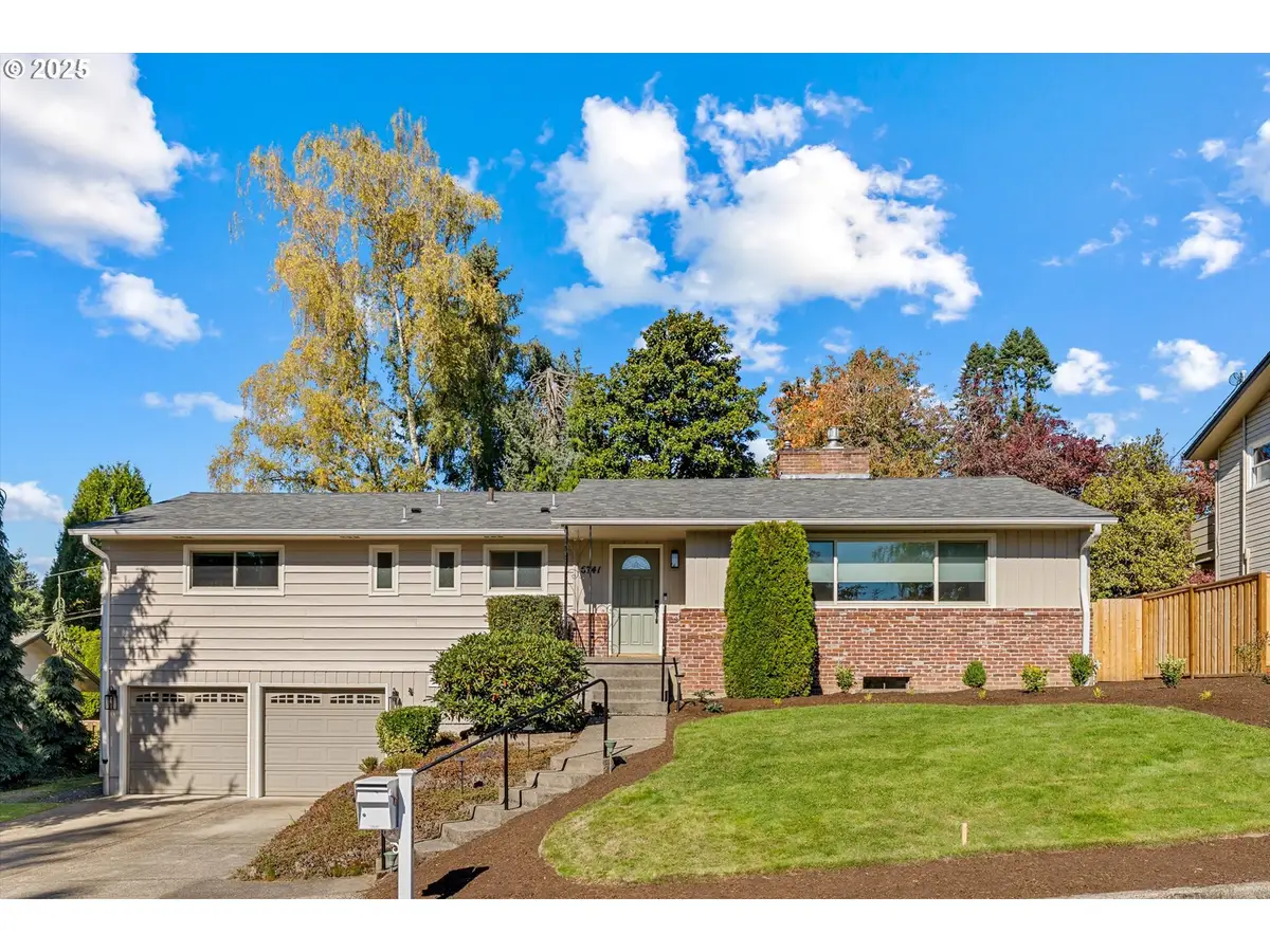 6741 SW Raleighwood Way, Portland, OR 97225 - Image #1