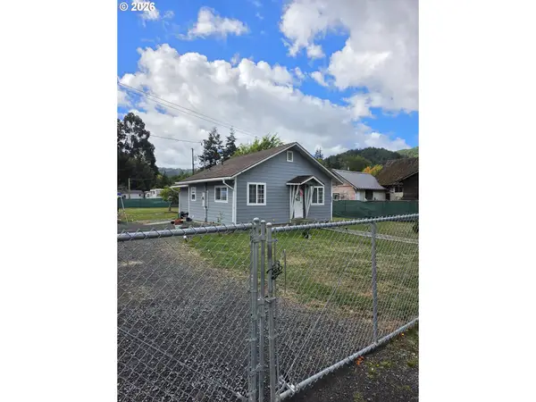 160 E Date St, Powers, OR 97466