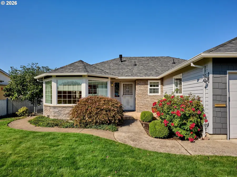 2015 Camellia Way, Woodburn, OR 97071 - #2