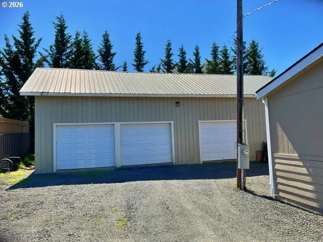 591 SE Carrol St, Winston, OR 97496 - #2