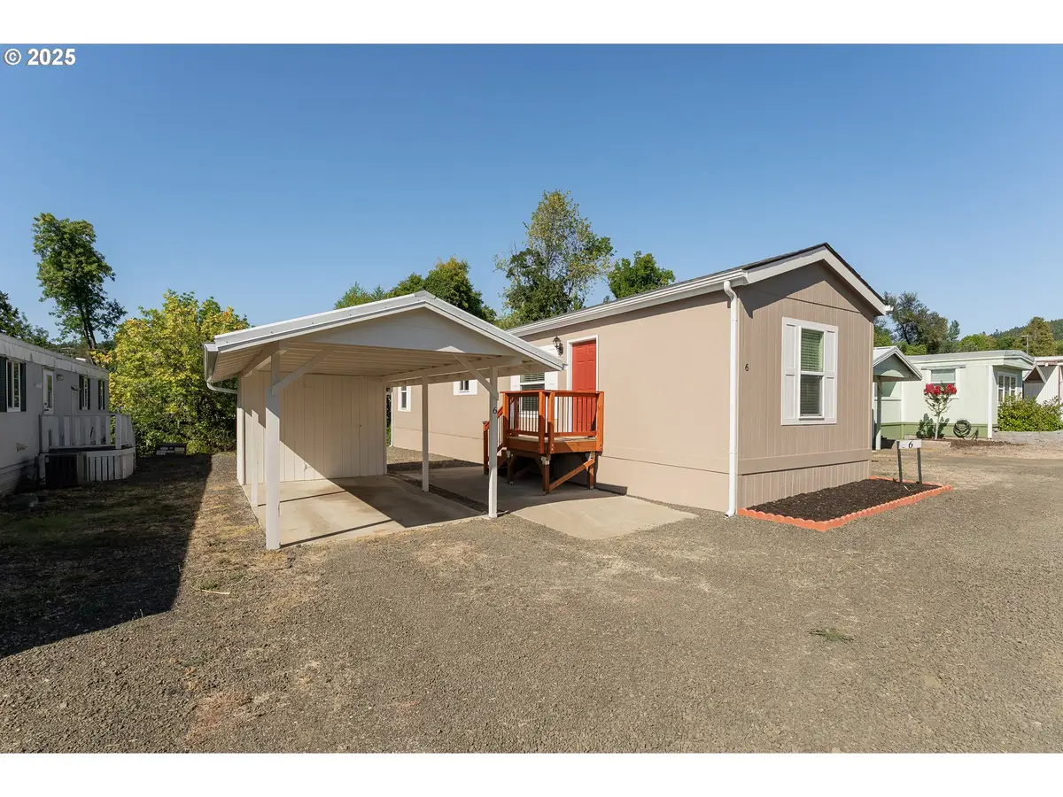 201 NE Peggy Ave #6, Roseburg, OR 97470 - Image #1