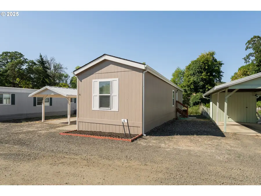 201 NE Peggy Ave #6, Roseburg, OR 97470 - Image #3