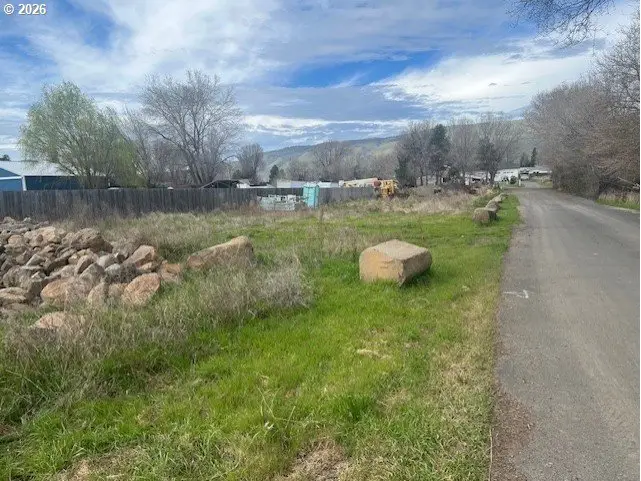 5 Dozer Dr, Dallesport, WA 98617 - #1