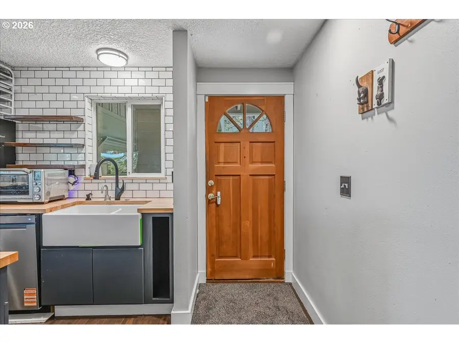 4033 SW Galeburn St, Portland, OR 97219 - #2