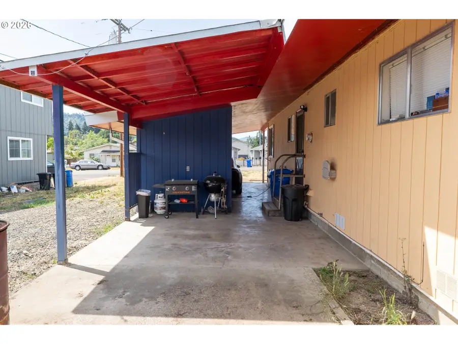 509 NW Elwood Dr, Winston, OR 97496 - #2