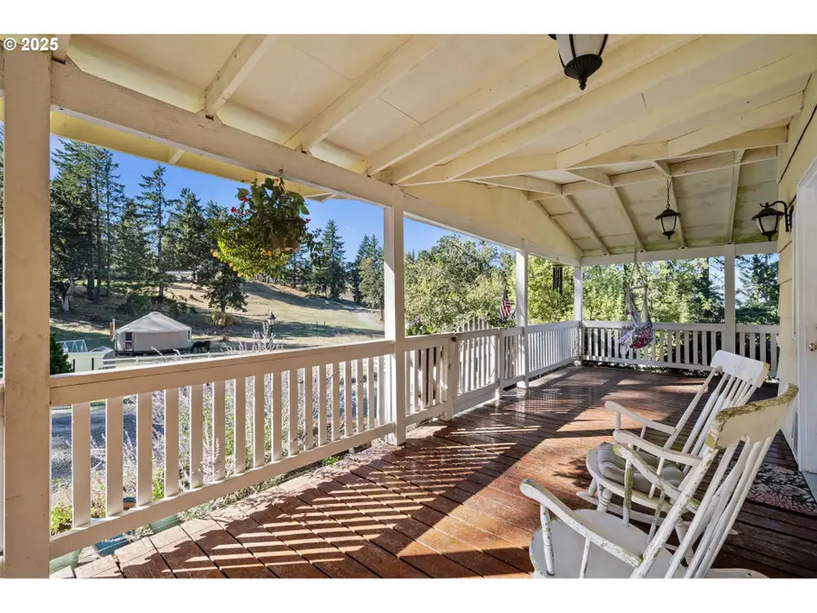 82044 Mahr Ln, Creswell, OR 97426 - Image #2