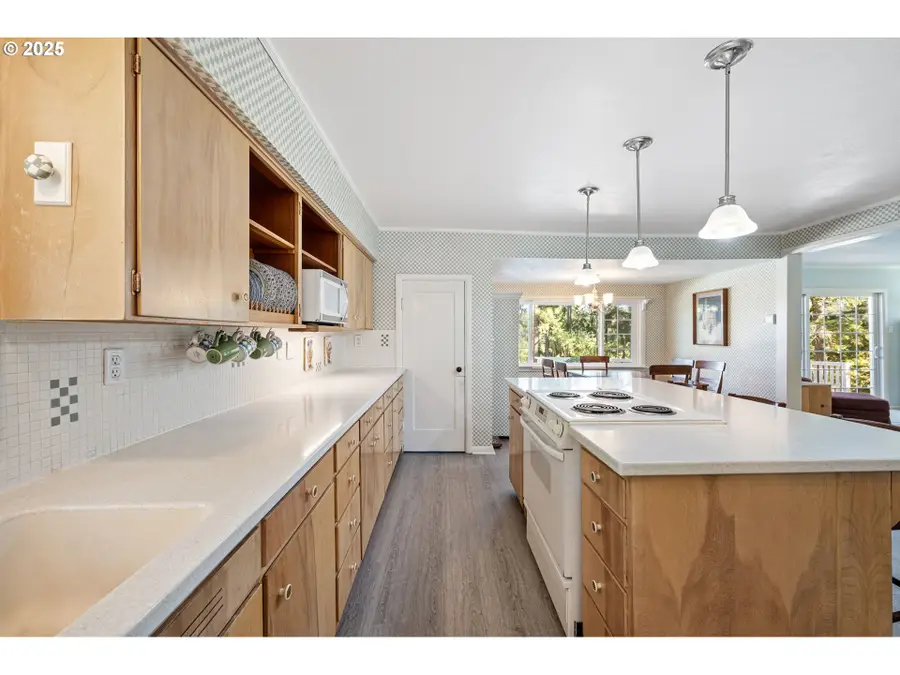 82044 Mahr Ln, Creswell, OR 97426 - Image #3