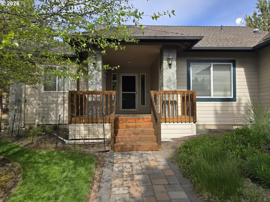 2261 Condor Dr, Redmond, OR 97756 - #2