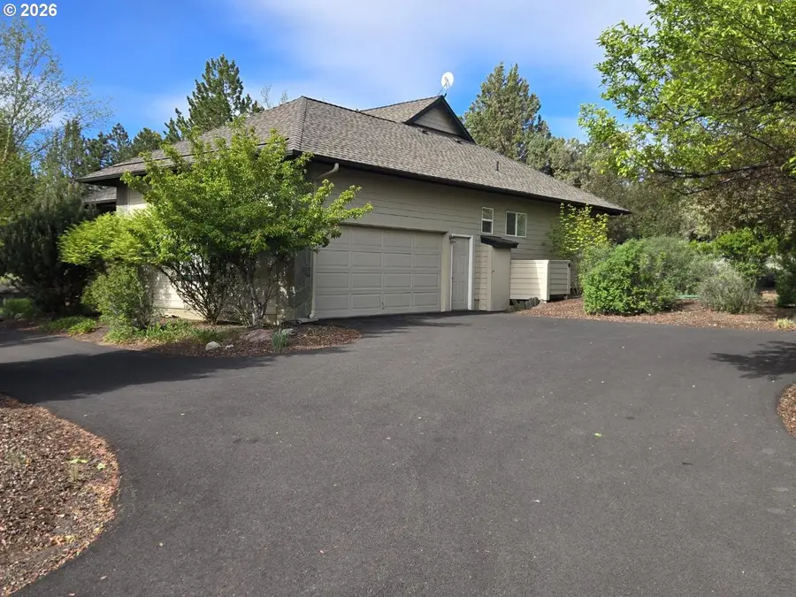 2261 Condor Dr, Redmond, OR 97756 - #3