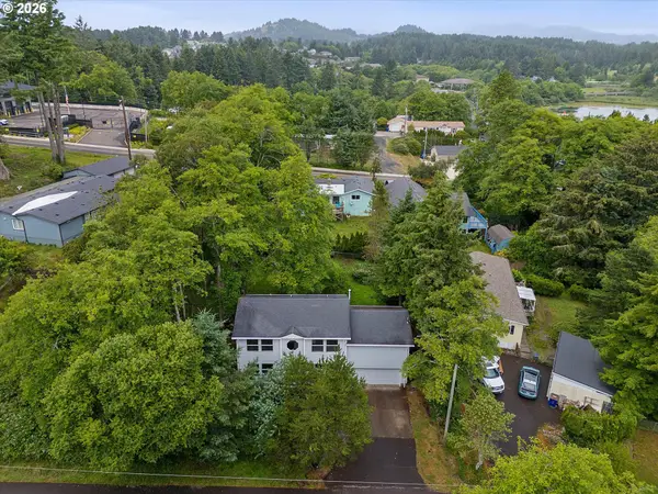2885 NE 35th St, LincolnCity, OR 97367