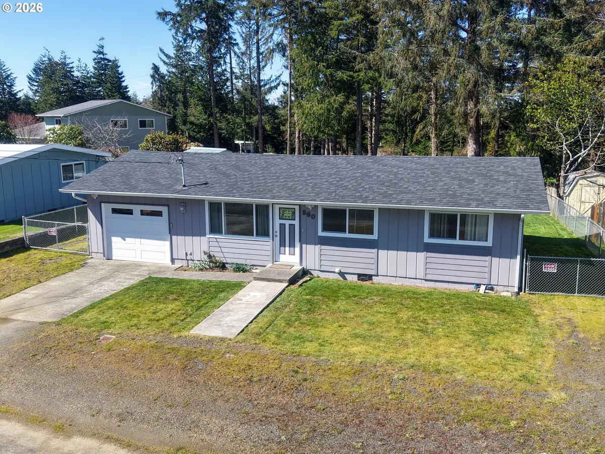 560 Fillmore St, Coos Bay, OR 97420 - #1