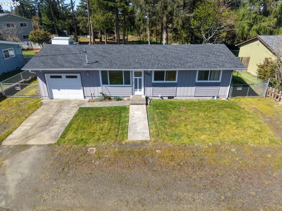 560 Fillmore St, Coos Bay, OR 97420 - #3