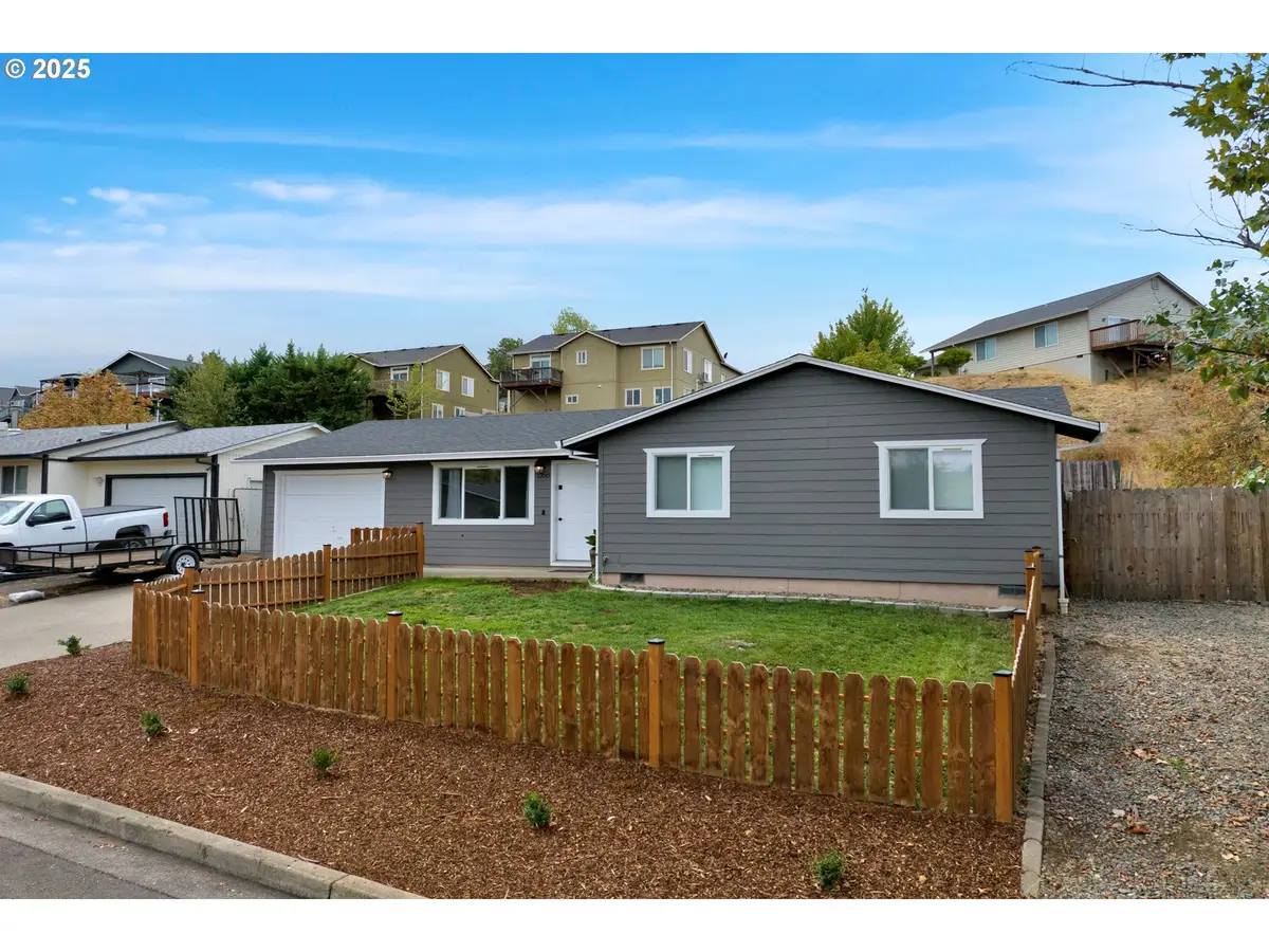 1300 Rolling Hills Rd, Roseburg, OR 97471 - Image #1