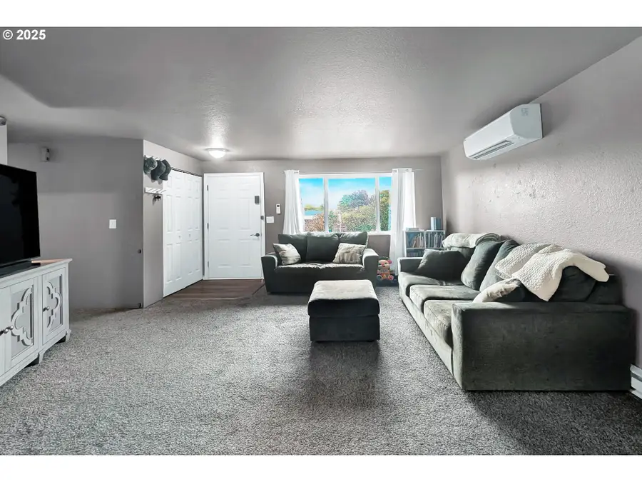 1300 Rolling Hills Rd, Roseburg, OR 97471 - Image #3