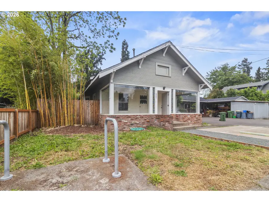 647 N 9th St, Cottage Grove, OR 97424 - #3