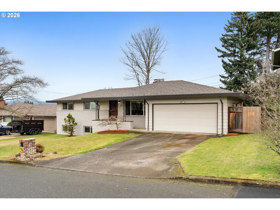 3218 NE 132nd Ave, Portland, OR 97230 - Image #2