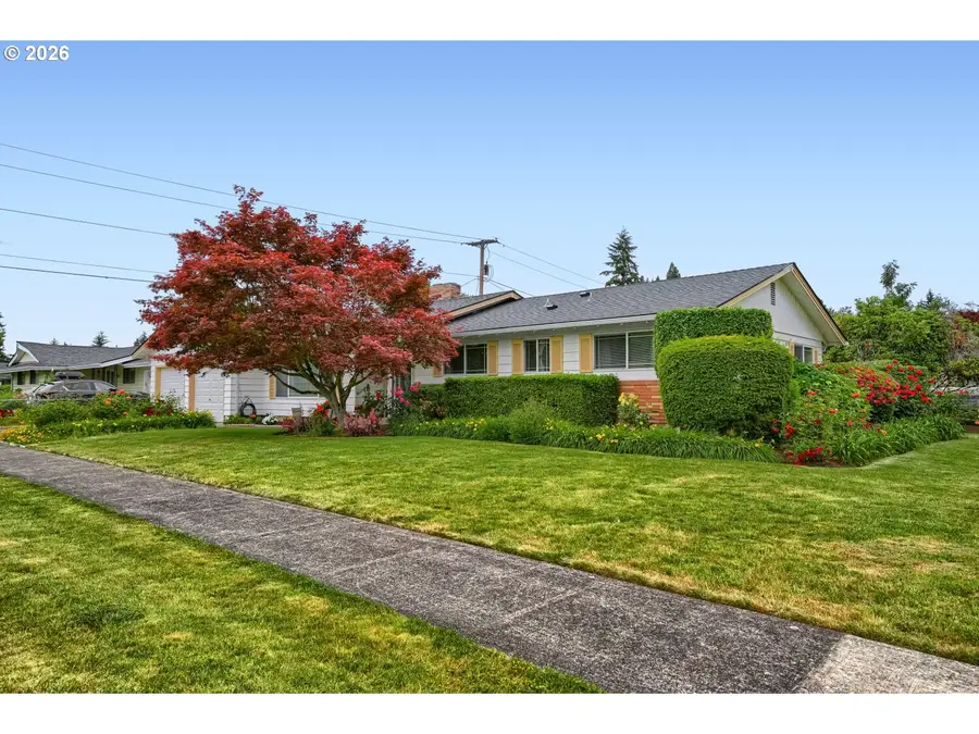 2565 Dover Dr, Eugene, OR 97404 - #2