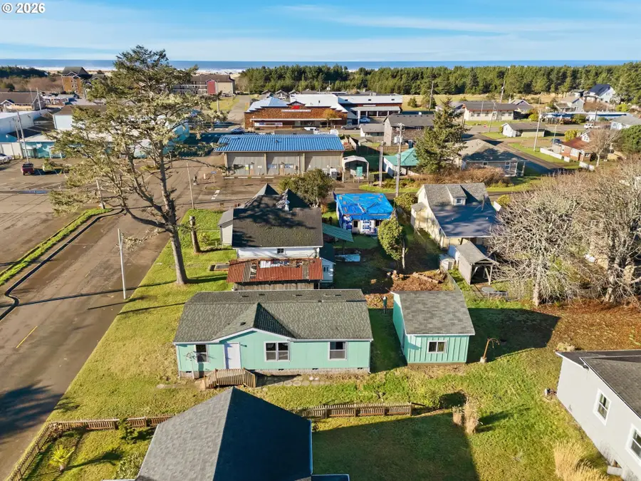 208 2nd St, Long Beach, WA 98631 - #2