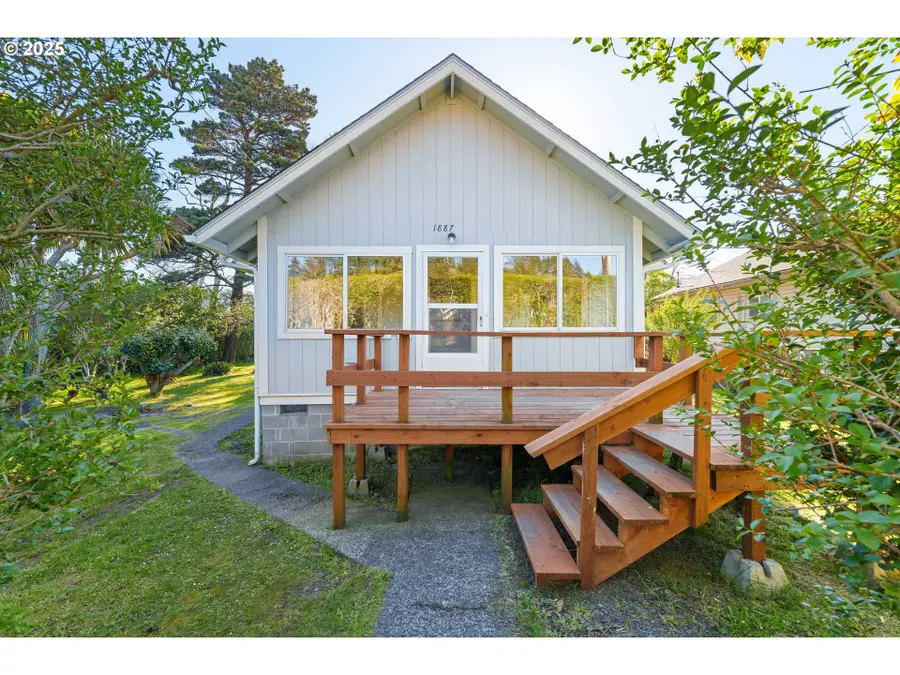 1887 Madrona St, North Bend, OR 97459 - Image #2