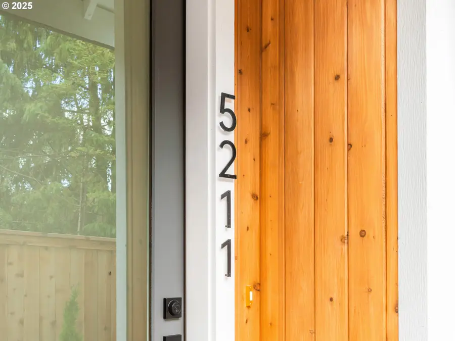 5211 SW Vacuna St, Portland, OR 97219 - Image #2