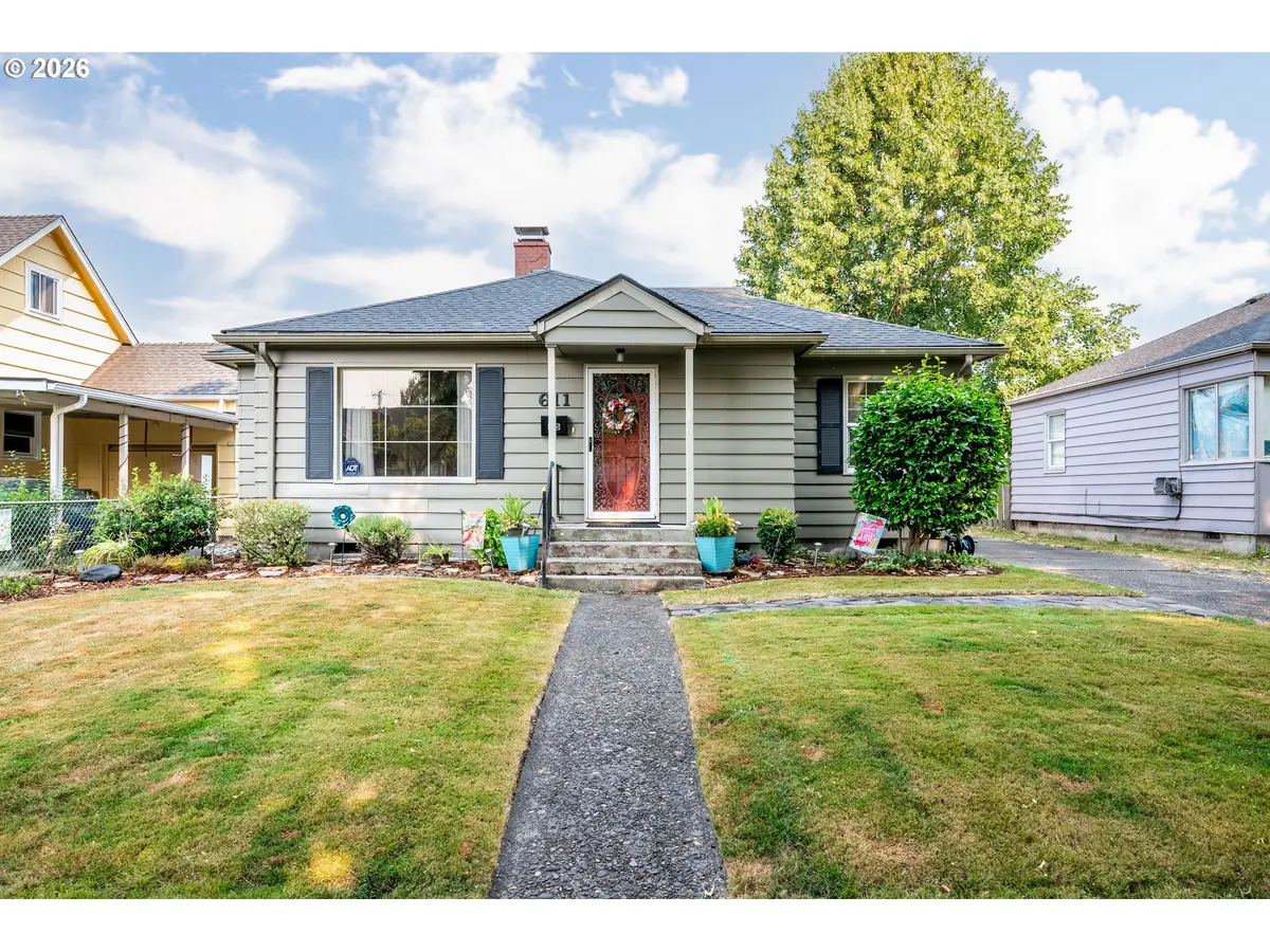 611 24th Ave, Longview, WA 98632 - #1