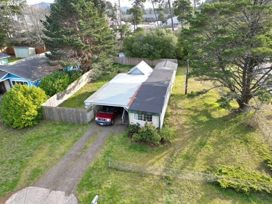 1612 34th St, Florence, OR 97439 - Image #2