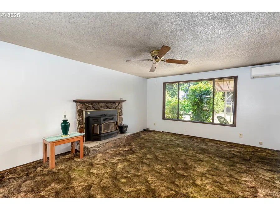 47711 Commercial St, Oakridge, OR 97463 - Image #3