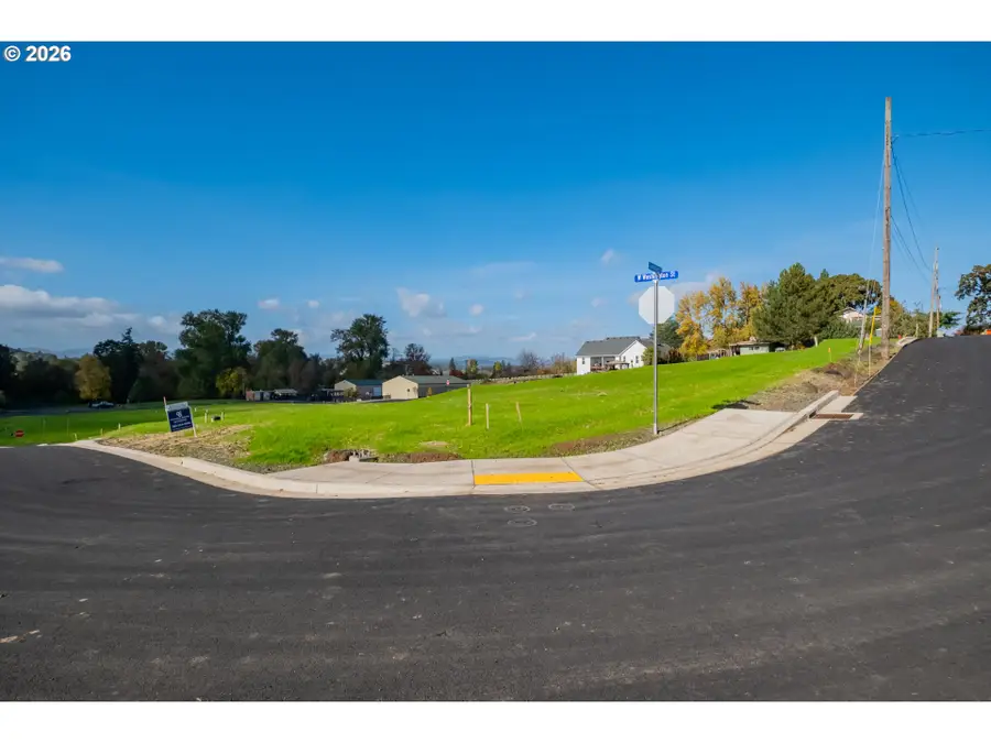 1 W Grant St #1, Carlton, OR 97111 - #3