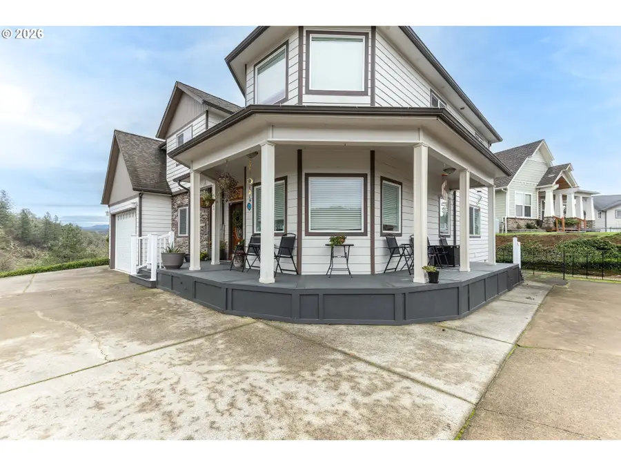 860 NE Ventura St, Roseburg, OR 97470 - #2