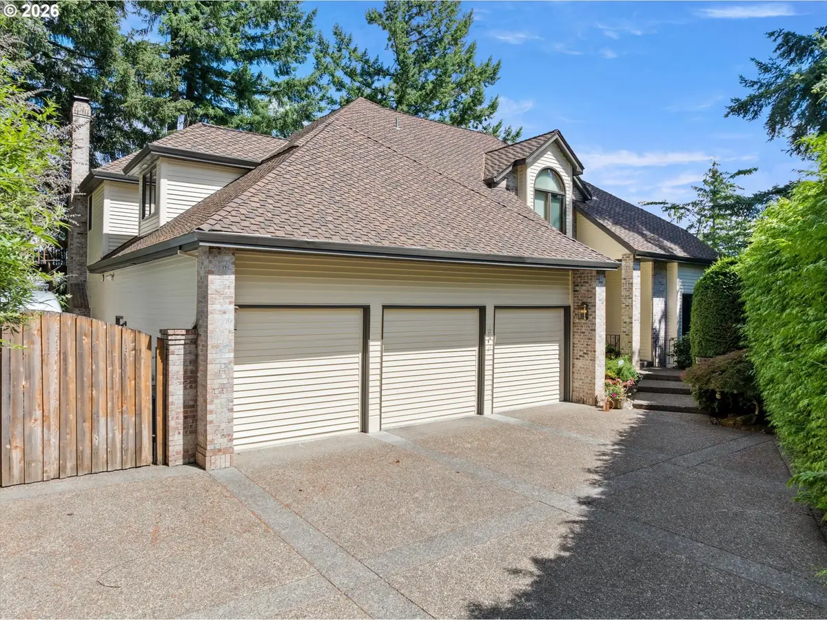 1700 Village Park Ln, Lake Oswego, OR 97034 - #1